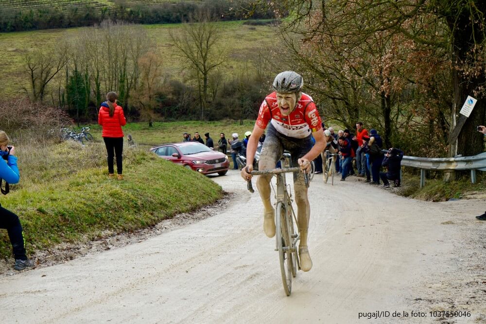 Tiesj Benoot, ganador de la Strade Bianche en 2018.